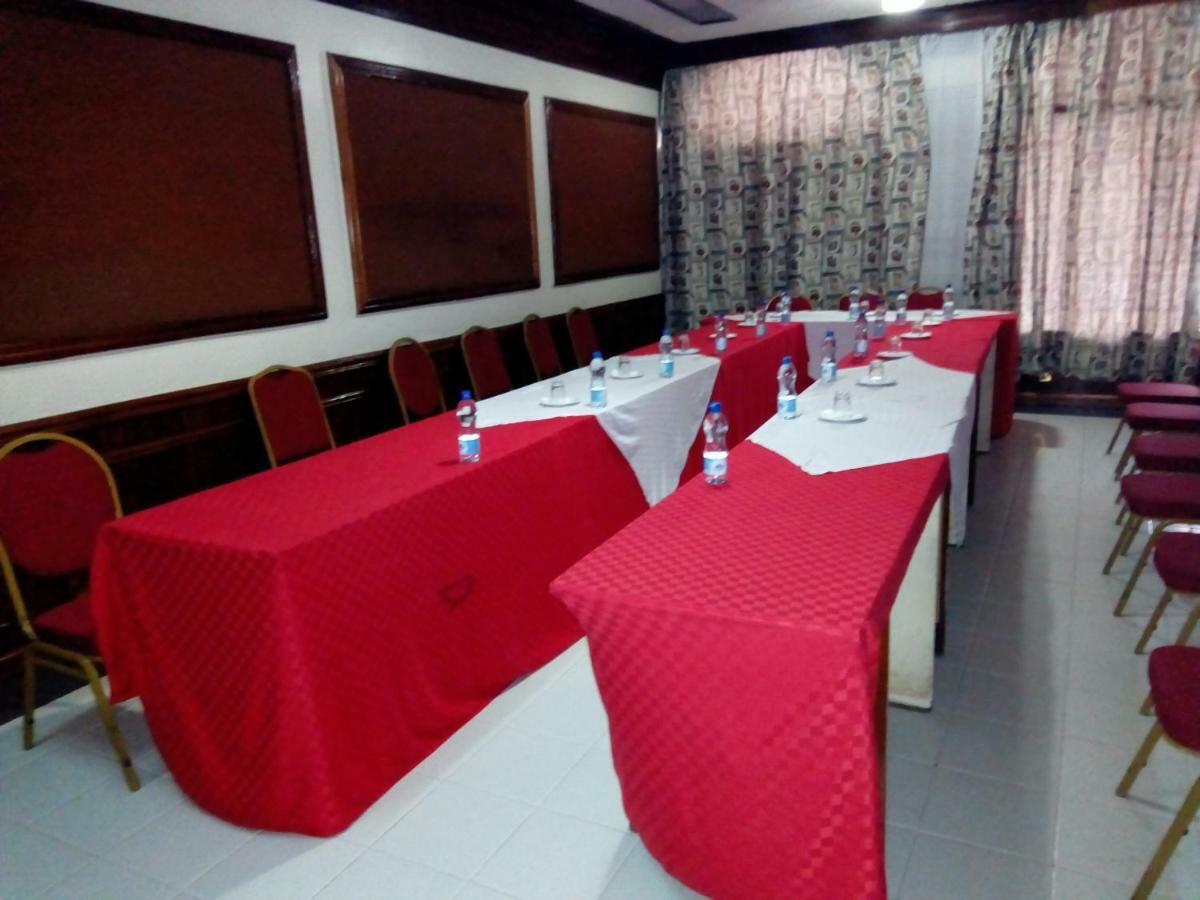 Nanyuki Ibis Hotel Экстерьер фото